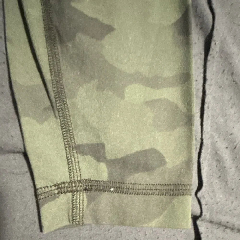 Lululemon Women’s Green Camouflage Ankle Leggings Size 4 Logo Accent